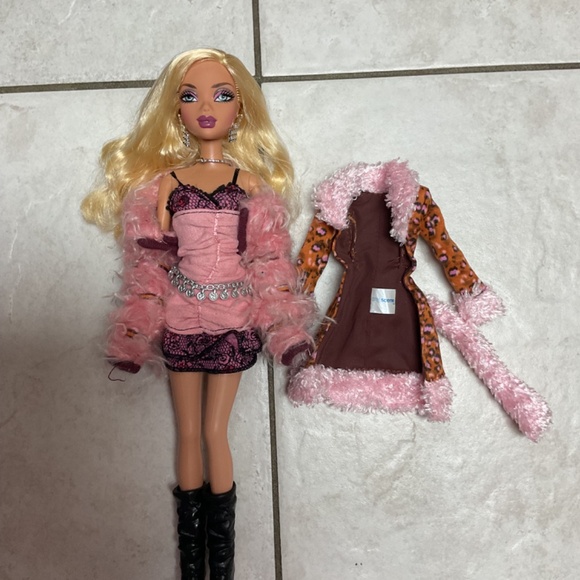 Barbie Myscene My Scene Doll Rebel Style Masquerade Jackets Coats Fur Fuzzy - Picture 2 of 6